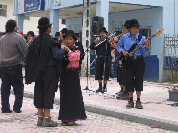 Saraguro cultural dance and music in Loja.